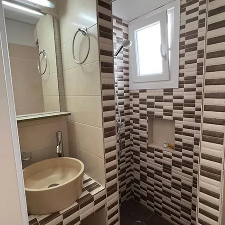 Konukevi Alexandra 3*